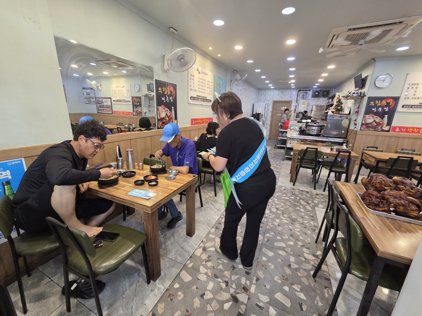 중앙장  취업박람회 홍보활동 첨부 이미지