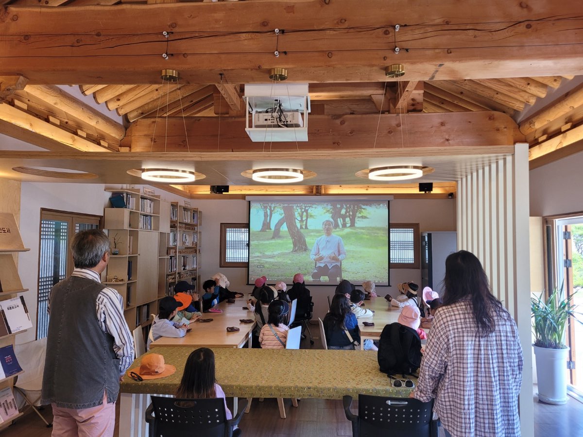 2025년 나무와 인 첨부 이미지