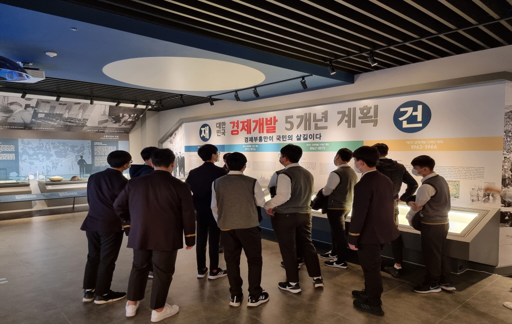 金乌工业高等学校新生到访 첨부 이미지