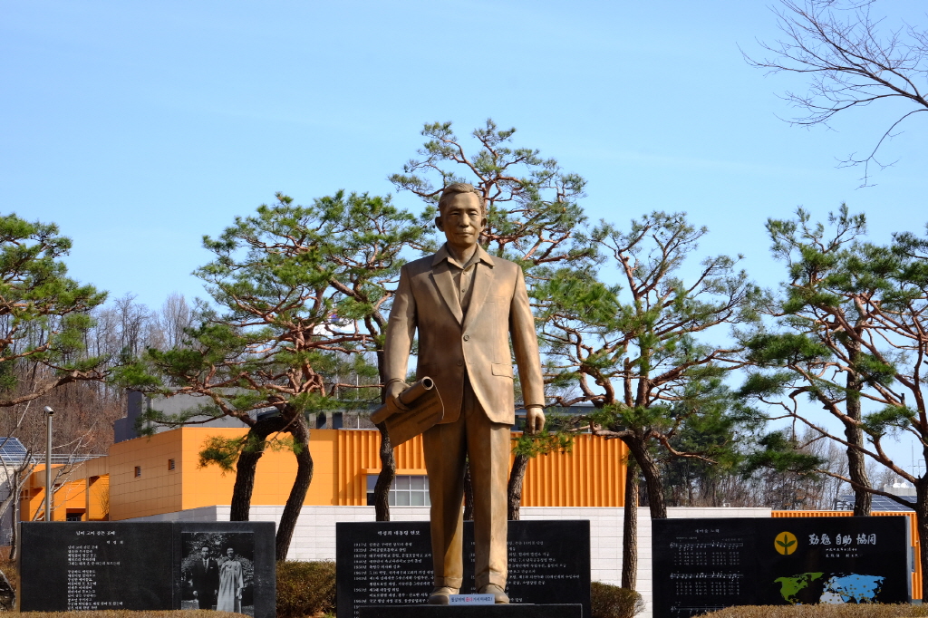 Panoramic View of the Statue of President Park Chung Hee 첨부 이미지