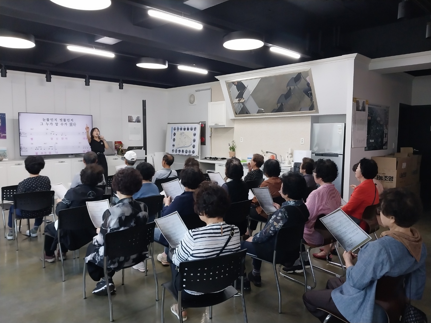[선주원남동] 공동체 활성화 프로그램 - 노래교실 현장 스케치 첨부 이미지
