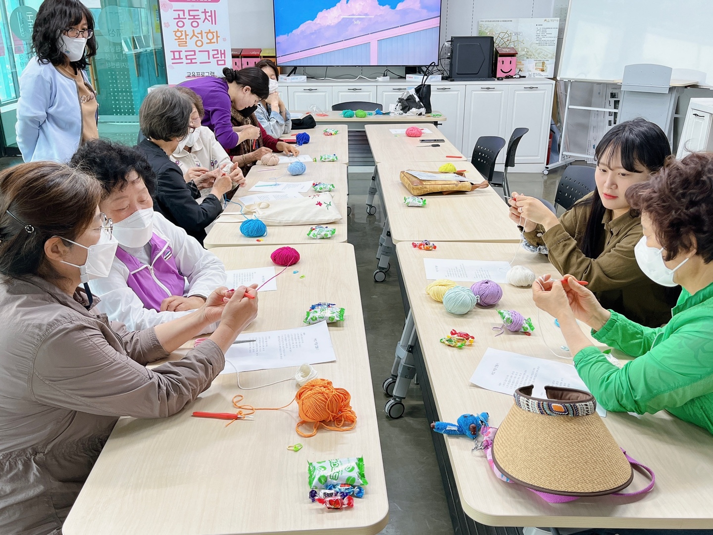 [선주원남동] 공동체 활성화 프로그램 - 손뜨개 교육 현장 스케치 첨부 이미지