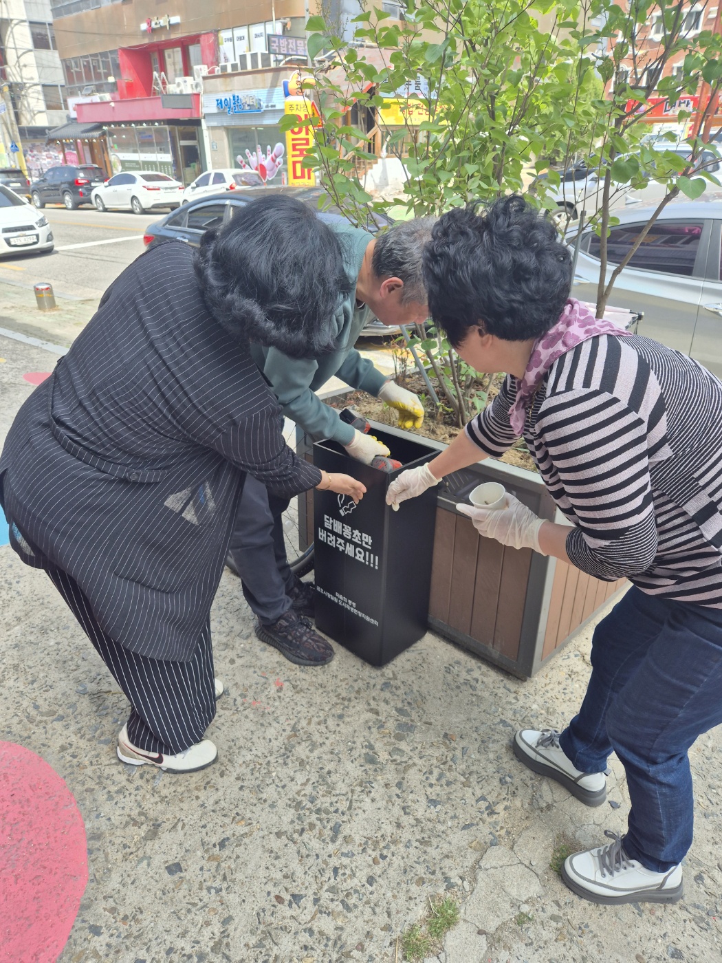 [금오시장] 금오시장 일원 골목 환경 개선을 위한 재떨이 설치 및 관리 첨부 이미지