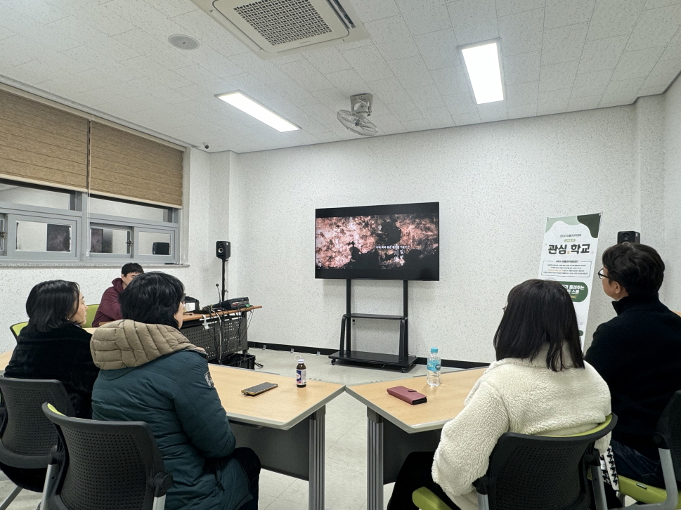 음악과 영화, 감상과 체험, 재미난 이야기까지 함께하는 고품격 클래스! 2025 마을아카데미 <관심학교>로 오세요~ 첨부 이미지
